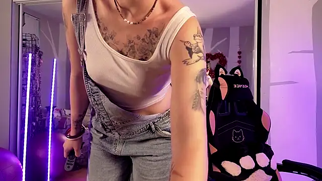 Snapshot of youngmilfBlossom chatting on August 1, 7:02 pm youngmilfBlossom online show from August 1, 7:02 pm