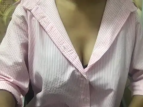 Sizzling Maya online show from June 11, 9:40 am