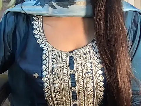 Snapshot of Sizzling_Maya chatting on July 4, 4:51 am Sizzling Maya online show from July 4, 4:51 am