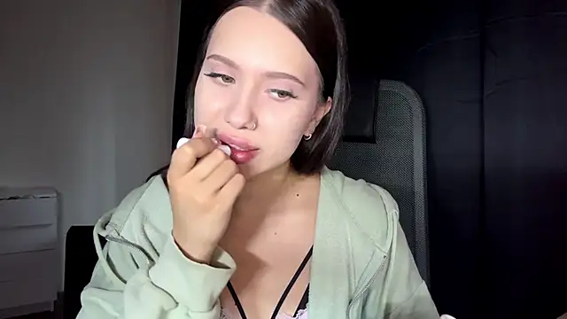 KarlyBiringer online show from June 10, 4:17 pm