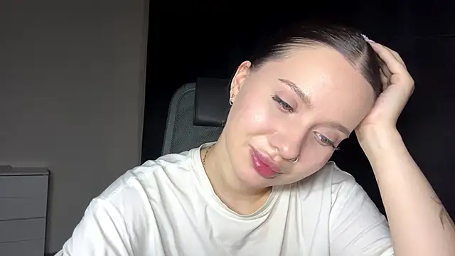 KarlyBiringer online show from June 12, 11:46 pm