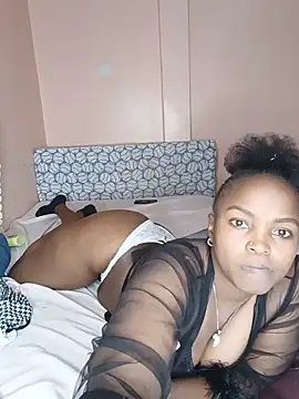Snapshot of cutequeen_01 chatting on June 16, 6:43 pm cutequeen 01 online show from June 16, 6:43 pm