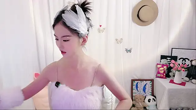 Snapshot of Ella-008 chatting on June 15, 5:31 am Ella-008 online show from June 15, 5:31 am
