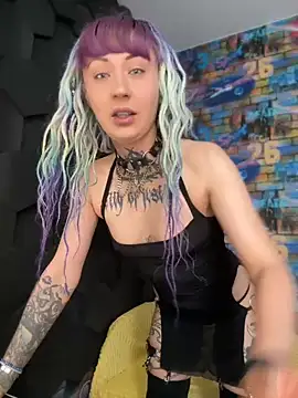 Snapshot of MoonAndDagger chatting on June 8, 6:25 am MoonAndDagger online show from June 8, 6:25 am