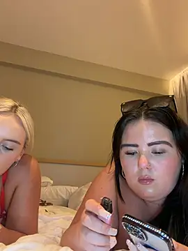 Snapshot of Liv_xxxx chatting on July 3, 8:59 pm Liv xxxx online show from July 3, 8:59 pm