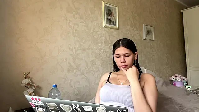 VertieGrenet online show from June 18, 12:42 pm