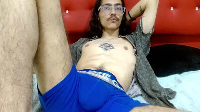 Snapshot of bigcock_robert chatting on June 26, 7:40 pm bigcock robert online show from June 26, 7:40 pm