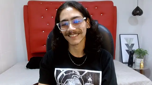 Snapshot of bigcock_robert chatting on June 27, 5:51 pm bigcock robert online show from June 27, 5:51 pm