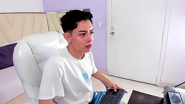 Snapshot of Ethan12_ chatting on June 14, 3:08 am Ethan12 online show from June 14, 3:08 am