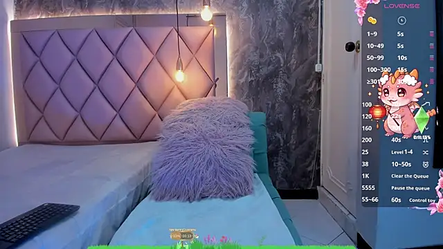 Snapshot of Alicee_tylor chatting on June 24, 10:58 am Alicee tylor online show from June 24, 10:58 am