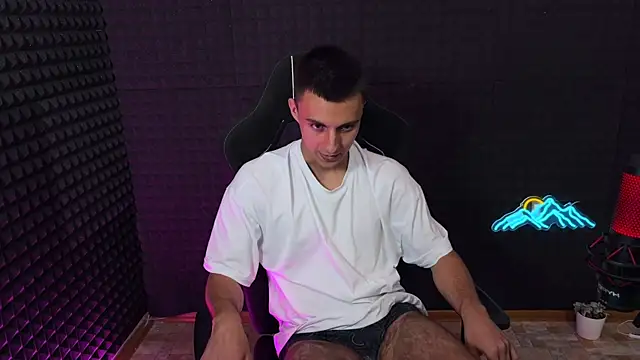 Snapshot of Hols_20 chatting on July 31, 7:57 pm Hols 20 online show from July 31, 7:57 pm
