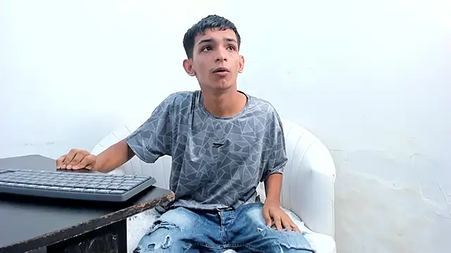 littlecum18 online show from June 10, 11:31 am