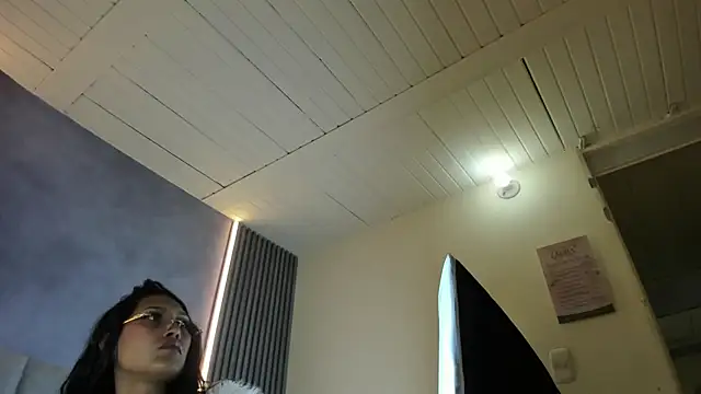 Snapshot of LunaAura chatting on July 25, 4:10 am LunaAura online show from July 25, 4:10 am