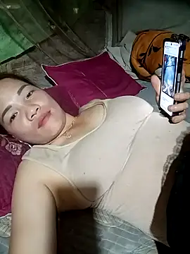 Snapshot of Eirlys-baby chatting on July 13, 8:28 am Eirlys-baby online show from July 13, 8:28 am