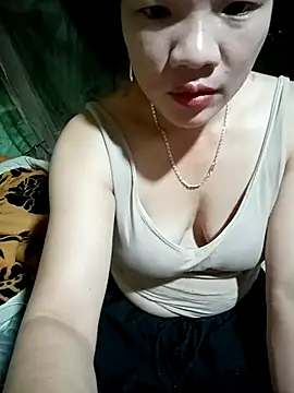 Snapshot of Eirlys-baby chatting on July 23, 1:19 am Eirlys-baby online show from July 23, 1:19 am