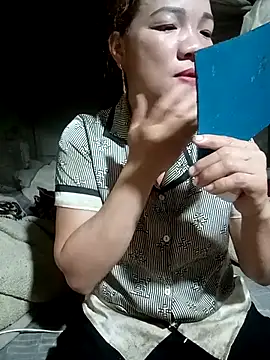 Snapshot of Eirlys-baby chatting on August 1, 11:25 pm Eirlys-baby online show from August 1, 11:25 pm