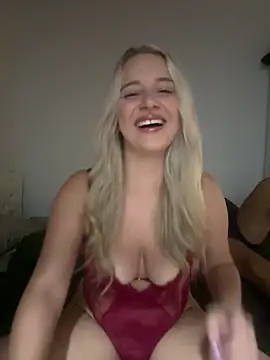 Snapshot of PiercedNipz chatting on June 19, 4:22 pm PiercedNipz online show from June 19, 4:22 pm