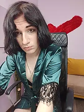 MickeQuinee online show from June 25, 11:26 am