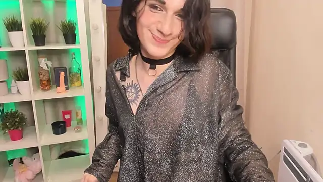 MickeQuinee online show from July 1, 7:21 am