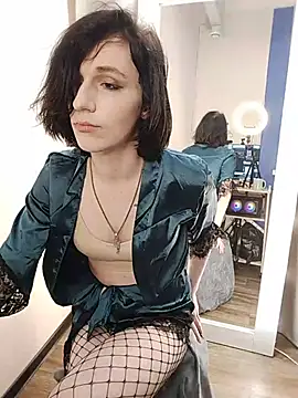 MickeQuinee online show from July 10, 8:29 am