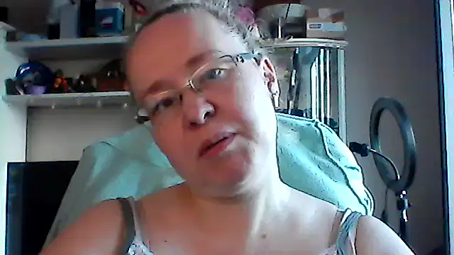 Snapshot of Viola27 chatting on June 21, 10:18 am Viola27 online show from June 21, 10:18 am