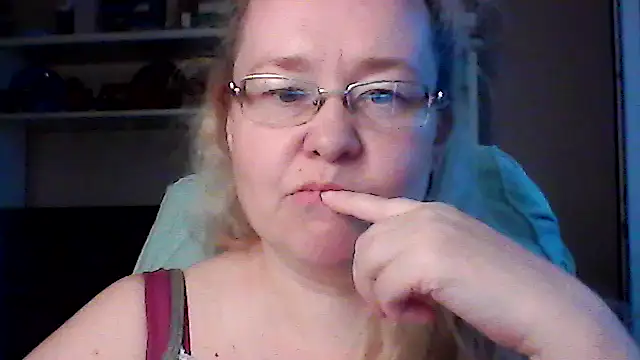 Snapshot of Viola27 chatting on June 22, 2:58 pm Viola27 online show from June 22, 2:58 pm