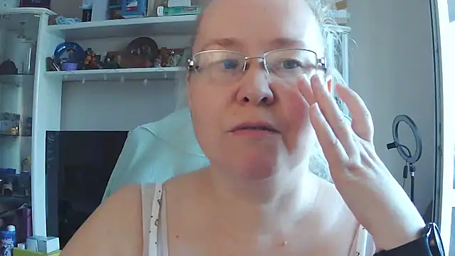 Snapshot of Viola27 chatting on July 2, 9:04 am Viola27 online show from July 2, 9:04 am