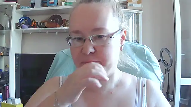 Snapshot of Viola27 chatting on July 3, 7:48 am Viola27 online show from July 3, 7:48 am