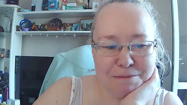 Snapshot of Viola27 chatting on July 5, 8:10 am Viola27 online show from July 5, 8:10 am