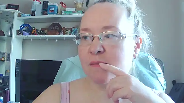 Snapshot of Viola27 chatting on July 6, 8:44 am Viola27 online show from July 6, 8:44 am