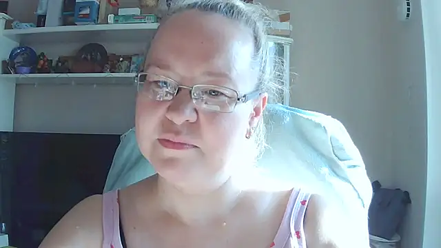 Snapshot of Viola27 chatting on July 8, 1:43 am Viola27 online show from July 8, 1:43 am