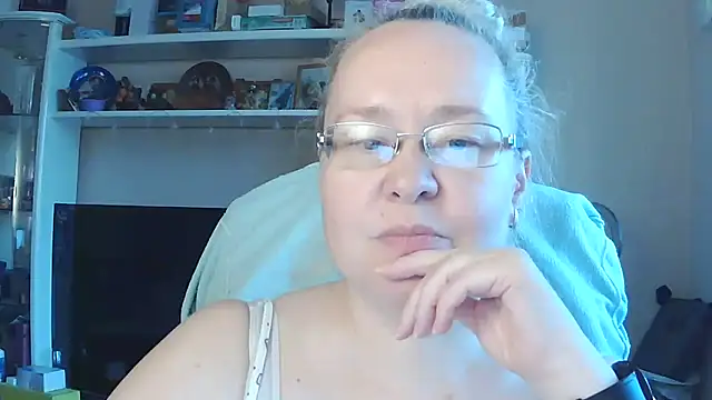 Snapshot of Viola27 chatting on July 9, 2:32 pm Viola27 online show from July 9, 2:32 pm