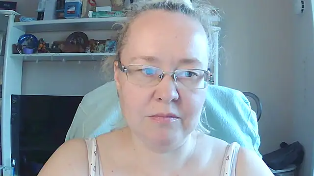 Snapshot of Viola27 chatting on July 11, 7:22 am Viola27 online show from July 11, 7:22 am