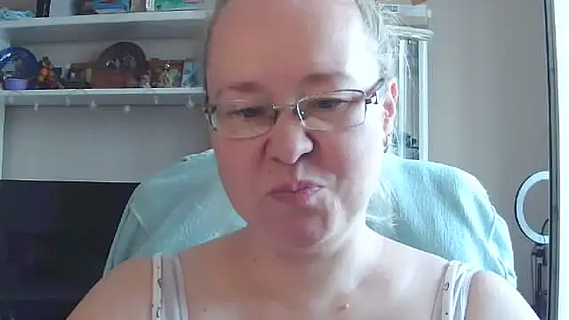 Snapshot of Viola27 chatting on July 12, 7:21 am Viola27 online show from July 12, 7:21 am