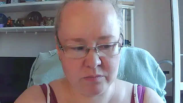 Snapshot of Viola27 chatting on July 18, 6:50 am Viola27 online show from July 18, 6:50 am