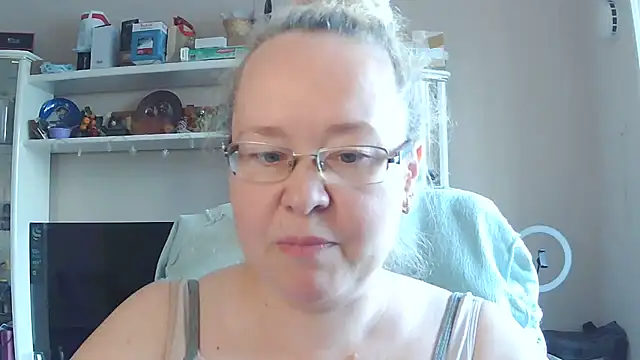 Snapshot of Viola27 chatting on July 20, 11:01 am Viola27 online show from July 20, 11:01 am