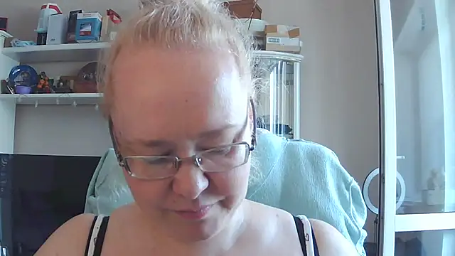Snapshot of Viola27 chatting on July 24, 7:28 am Viola27 online show from July 24, 7:28 am