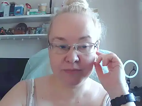Snapshot of Viola27 chatting on July 28, 7:04 am Viola27 online show from July 28, 7:04 am