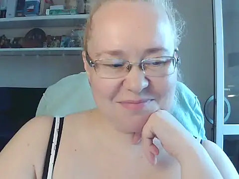 Snapshot of Viola27 chatting on July 29, 9:51 am Viola27 online show from July 29, 9:51 am