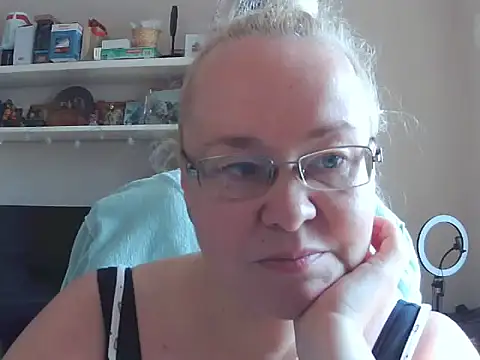 Snapshot of Viola27 chatting on August 3, 2:54 am Viola27 online show from August 3, 2:54 am