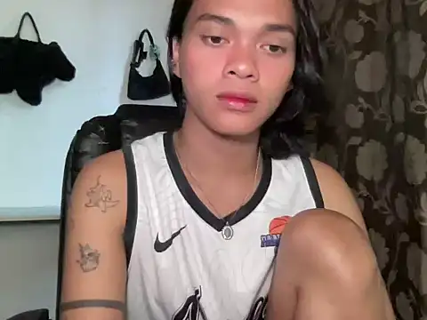 Snapshot of Justine0419 chatting on July 12, 9:33 am Justine0419 online show from July 12, 9:33 am