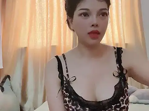 Snapshot of Karen8686 chatting on June 23, 7:39 am Karen8686 online show from June 23, 7:39 am