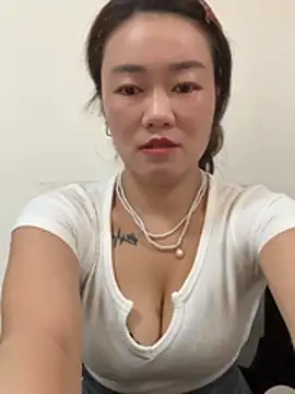 Snapshot of mollymm chatting on July 4, 1:34 am mollymm online show from July 4, 1:34 am