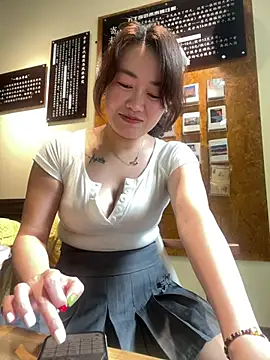 Snapshot of mollymm chatting on July 15, 8:41 am mollymm online show from July 15, 8:41 am