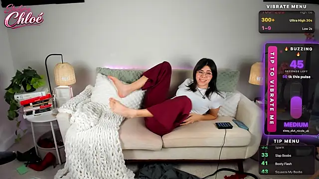 itschloelaurent online show from July 26, 7:10 pm