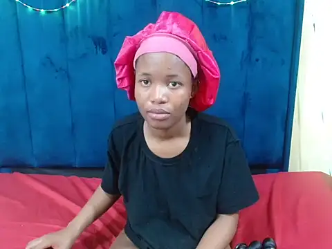 Snapshot of HotCreamyTea chatting on June 11, 12:32 am HotCreamyTea online show from June 11, 12:32 am