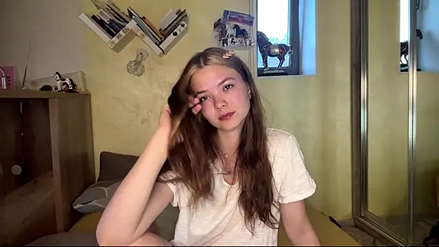 AvrilGillig online show from June 11, 4:16 pm