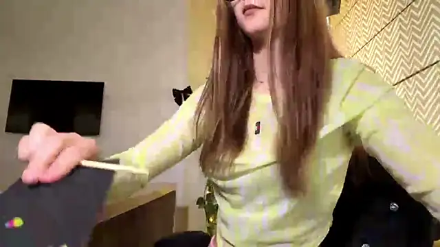 AvrilGillig online show from June 16, 1:14 pm