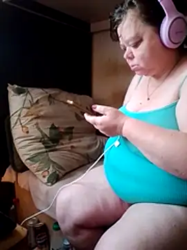 Snapshot of oksana72 chatting on July 24, 6:44 am oksana72 online show from July 24, 6:44 am