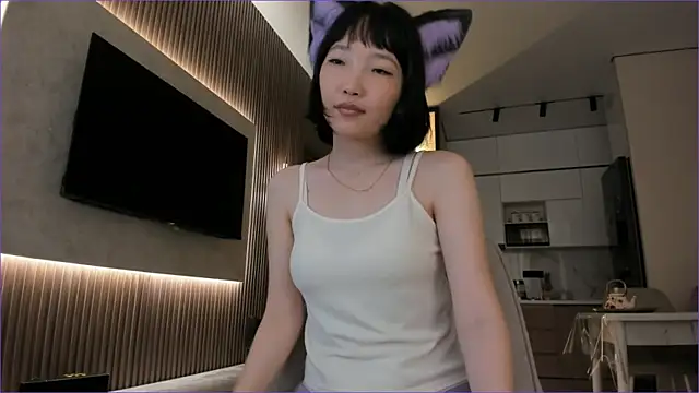lumimii online show from June 13, 4:32 am
